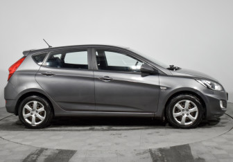 Подержанный автомобиль Hyundai Solaris Hatchback 2012 года (4 фото)