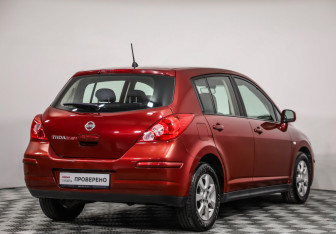 Подержанный автомобиль Nissan Tiida Hatchback 2008 года (5 фото)