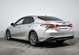 Подержанный автомобиль Toyota Camry Sedan 2020 года (7 фото)