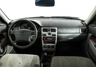 Подержанный автомобиль LADA (ВАЗ) Priora Sedan 2007 года (13 фото)