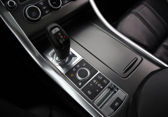 Подержанный автомобиль Land Rover Range Rover Sport 2017 года (19 фото)