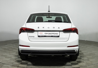 Подержанный автомобиль Skoda Rapid Liftback 2022 года (6 фото)