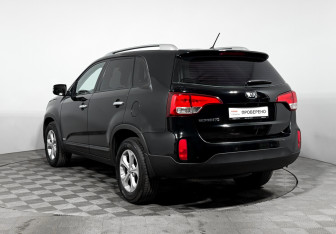 Подержанный автомобиль Kia Sorento 2014 года (7 фото)