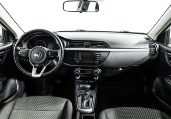 Подержанный автомобиль Kia Rio Sedan 2018 года (13 фото)