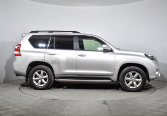 Подержанный автомобиль Toyota Land Cruiser Prado 2014 года (4 фото)