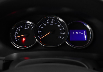 Подержанный автомобиль Renault Logan Sedan 2014 года (16 фото)