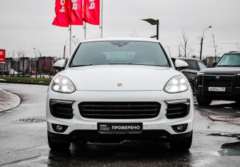 Подержанный автомобиль Porsche Cayenne 2014 года (2 фото)