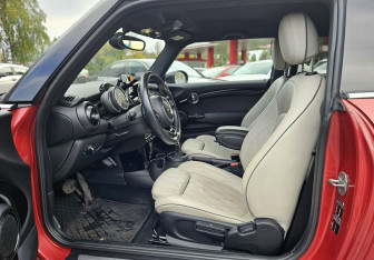 Подержанный автомобиль MINI Hatch 2020 года (11 фото)