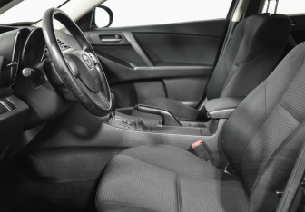 Подержанный автомобиль Mazda 3 Sedan 2012 года (10 фото)