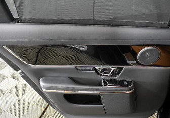 Подержанный автомобиль Jaguar XJ 2016 года (112 фото)