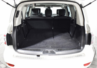 Подержанный автомобиль Nissan Patrol 2011 года (23 фото)