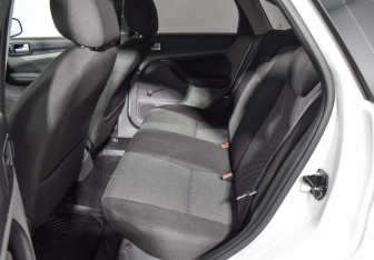 Подержанный автомобиль Ford Focus Sedan 2011 года (11 фото)