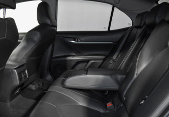 Подержанный автомобиль Toyota Camry Sedan 2018 года (13 фото)