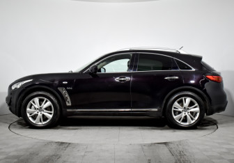 Подержанный автомобиль Infiniti QX70 2014 года (8 фото)
