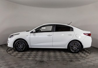 Подержанный автомобиль Kia Rio Sedan 2018 года (8 фото)