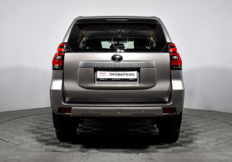 Подержанный автомобиль Toyota Land Cruiser Prado 2019 года (6 фото)