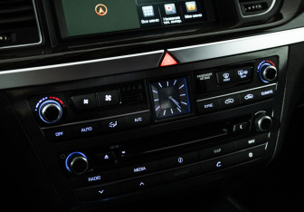 Подержанный автомобиль Hyundai Genesis 2015 года (17 фото)