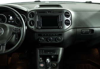 Подержанный автомобиль Volkswagen Tiguan 2016 года (14 фото)