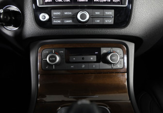 Подержанный автомобиль Volkswagen Touareg 2016 года (16 фото)