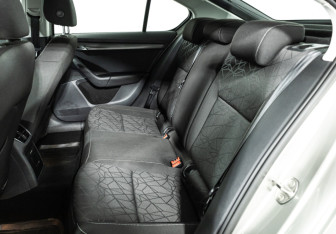 Подержанный автомобиль Skoda Octavia Liftback 2019 года (10 фото)