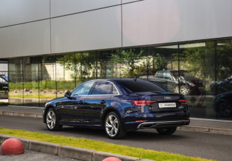 Подержанный автомобиль Audi A4 Sedan 2018 года (8 фото)