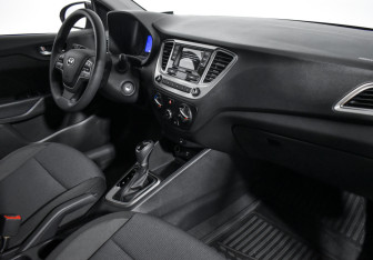Подержанный автомобиль Hyundai Solaris Sedan 2021 года (13 фото)