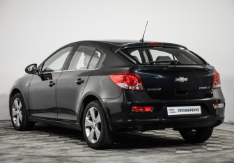 Подержанный автомобиль Chevrolet Cruze Hatchback 2012 года (7 фото)