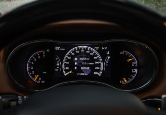 Подержанный автомобиль Jeep Grand Cherokee 2021 года (15 фото)