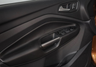 Подержанный автомобиль Ford Kuga 2015 года (19 фото)