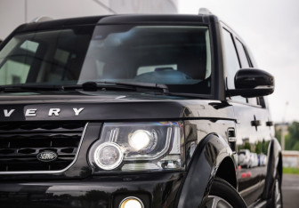 Подержанный автомобиль Land Rover Discovery 2016 года (2 фото)