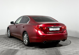 Подержанный автомобиль Infiniti Q50 2016 года (7 фото)