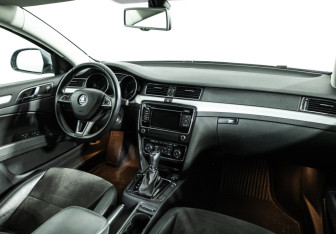 Подержанный автомобиль Skoda Superb Liftback 2014 года (9 фото)