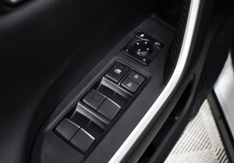 Подержанный автомобиль Toyota RAV4 2019 года (8 фото)