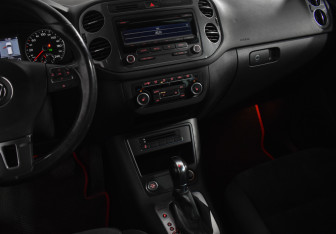 Подержанный автомобиль Volkswagen Tiguan 2012 года (18 фото)