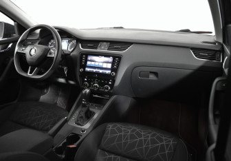 Подержанный автомобиль Skoda Octavia Liftback 2020 года (10 фото)