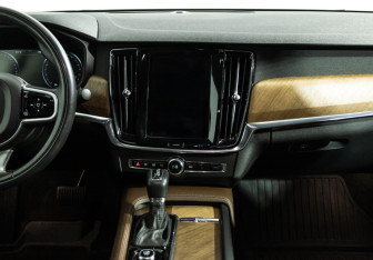 Подержанный автомобиль Volvo S90 2017 года (14 фото)