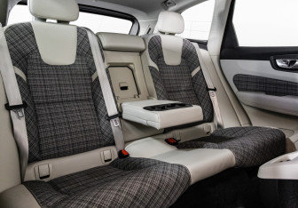 Подержанный автомобиль Volvo XC60 2021 года (21 фото)