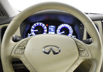 Подержанный автомобиль Infiniti QX50 2014 года (20 фото)