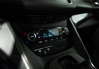 Подержанный автомобиль Ford Kuga 2015 года (15 фото)