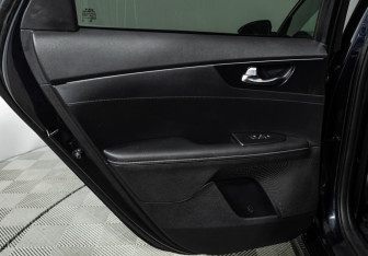 Подержанный автомобиль Kia Cerato Sedan 2022 года (28 фото)