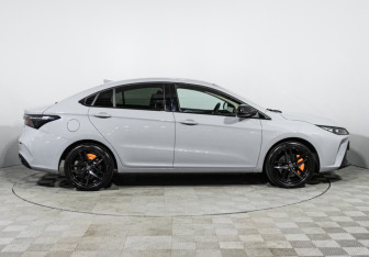 Подержанный автомобиль Omoda S5 GT 2023 года (4 фото)
