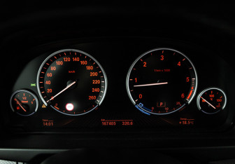 Подержанный автомобиль BMW X5 2017 года (12 фото)