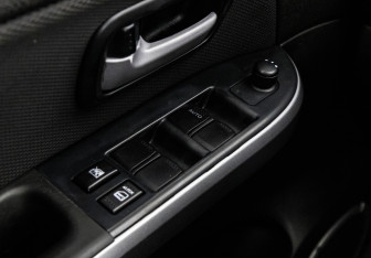 Подержанный автомобиль Suzuki Grand Vitara 2011 года (15 фото)