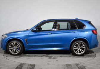Подержанный автомобиль BMW X5 M 2015 года (8 фото)