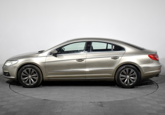 Подержанный автомобиль Volkswagen Passat CC 2011 года (8 фото)