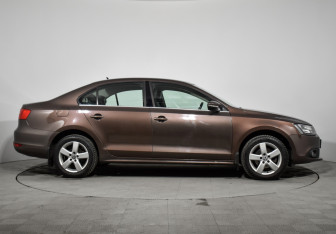 Подержанный автомобиль Volkswagen Jetta Sedan 2014 года (4 фото)