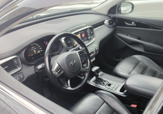 Подержанный автомобиль Kia Sorento 2018 года (23 фото)
