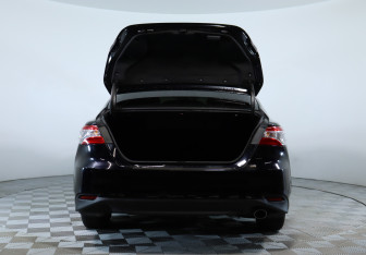 Подержанный автомобиль Toyota Camry Sedan 2019 года (7 фото)