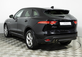 Подержанный автомобиль Jaguar F-Pace 2017 года (7 фото)