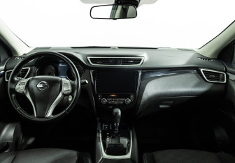 Подержанный автомобиль Nissan Qashqai 2016 года (13 фото)